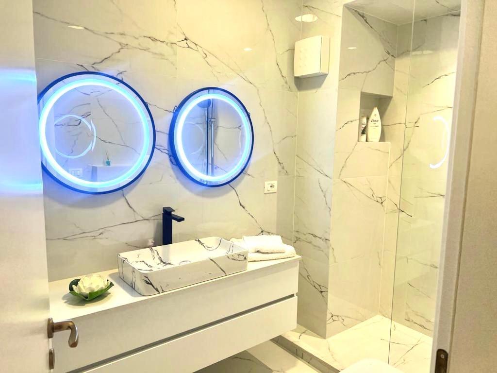 Durres Currila Modern Luxury Stunning Beach Views מראה חיצוני תמונה