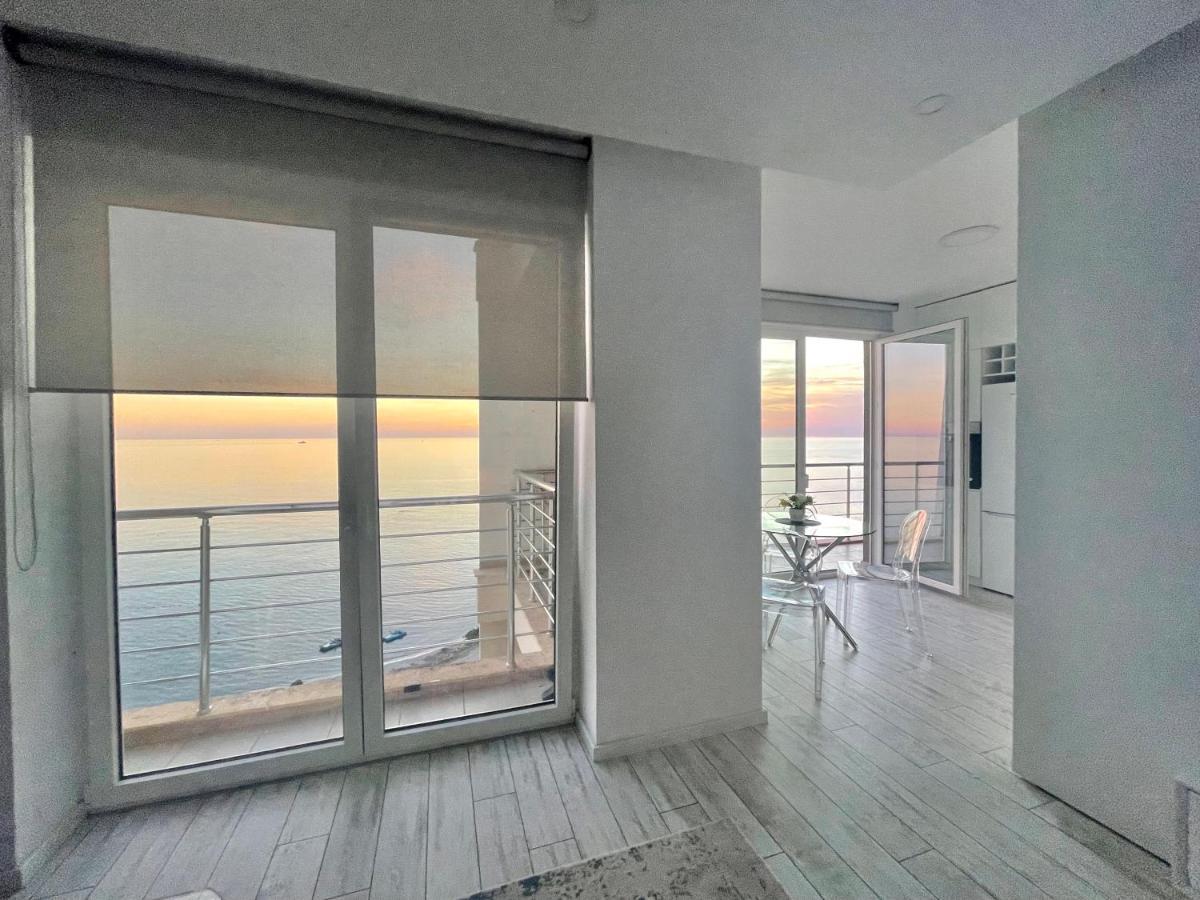 Durres Currila Modern Luxury Stunning Beach Views מראה חיצוני תמונה