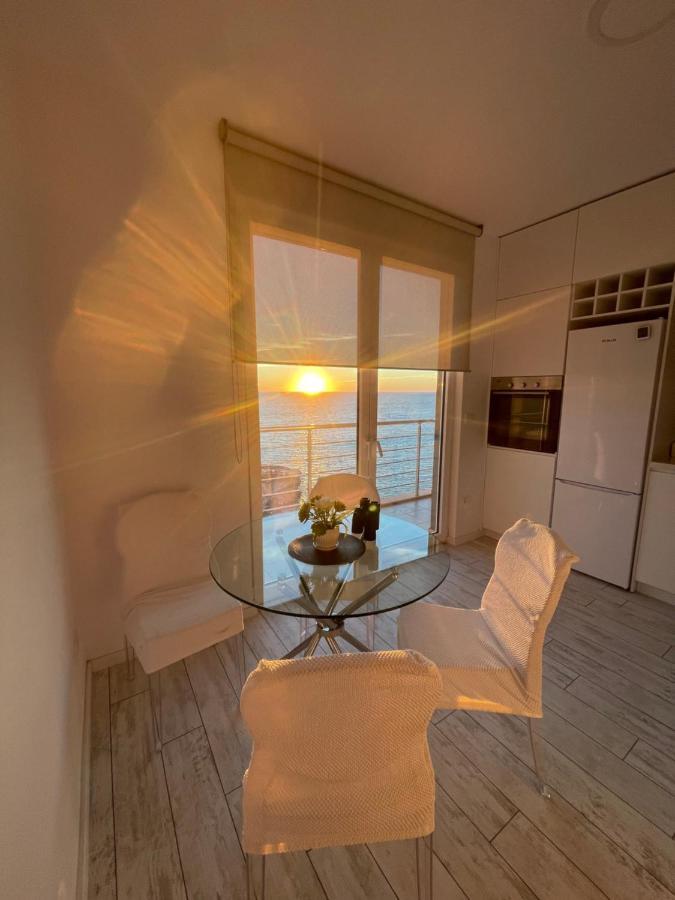 Durres Currila Modern Luxury Stunning Beach Views מראה חיצוני תמונה